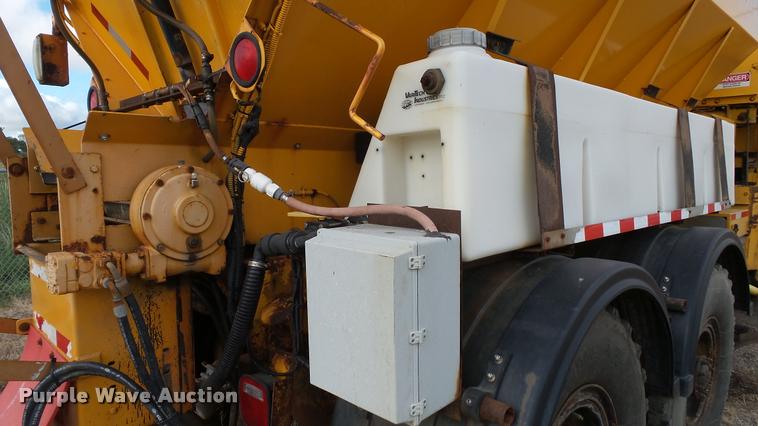 image for item DA1139 1998 Oshkosh P2346 plow/spreader truck