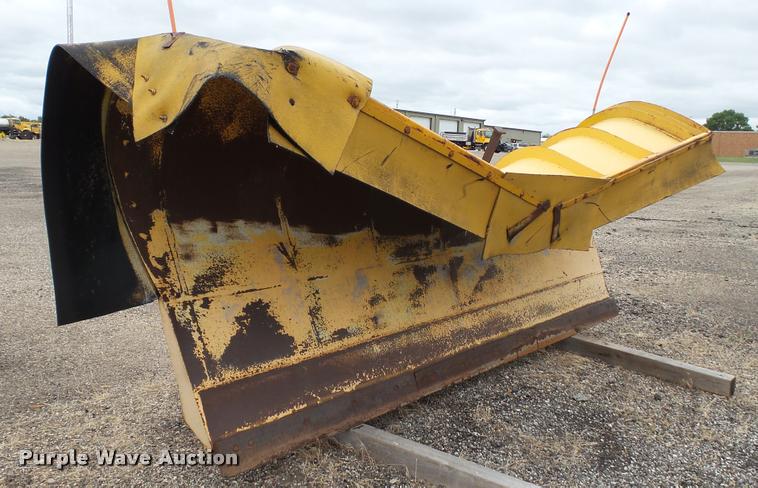 image for item DA1139 1998 Oshkosh P2346 plow/spreader truck