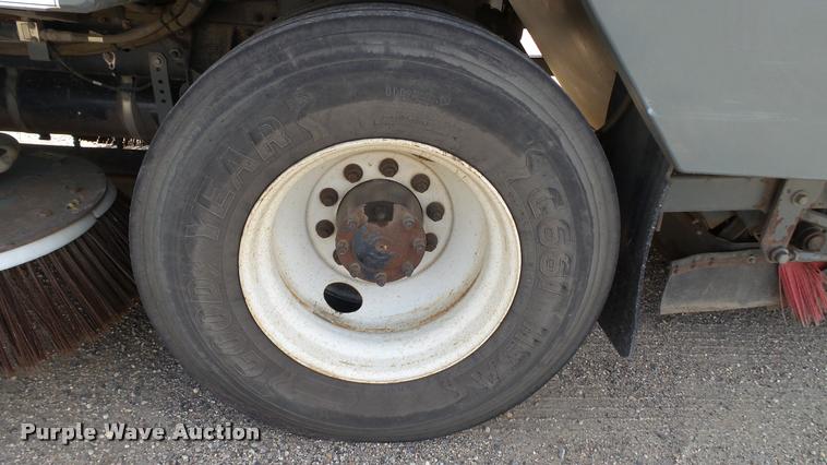 image for item DA1140 2006 Elgin Eagle Series F street sweeper