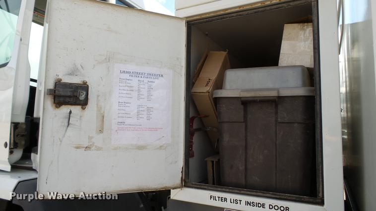 image for item DA1140 2006 Elgin Eagle Series F street sweeper