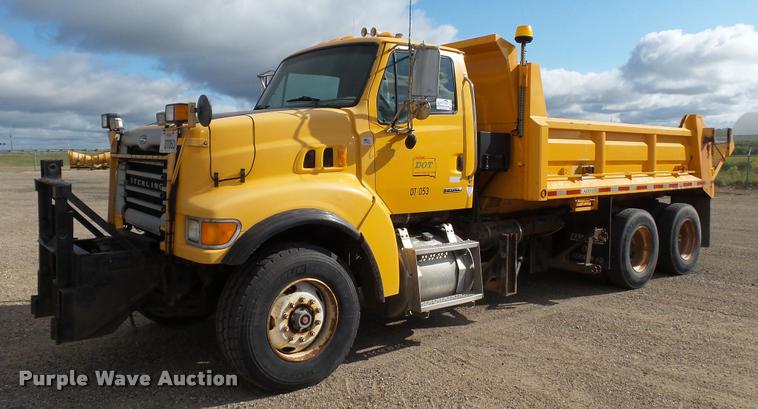 image for item DA1141 2003 Sterling L9500 dump truck
