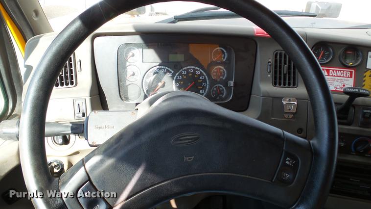 image for item DA1141 2003 Sterling L9500 dump truck