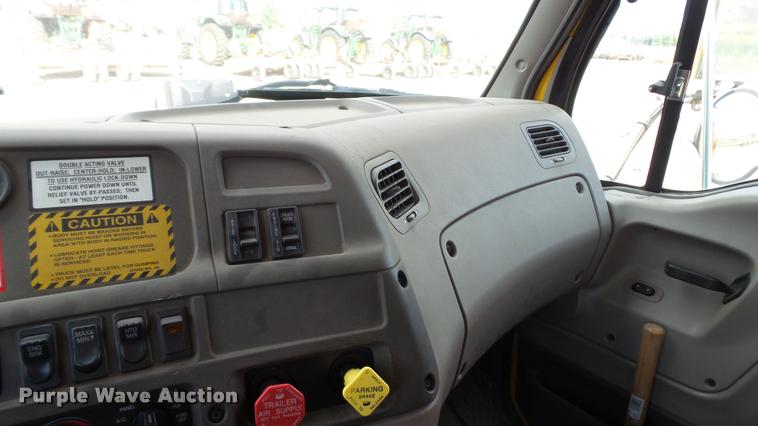 image for item DA1141 2003 Sterling L9500 dump truck