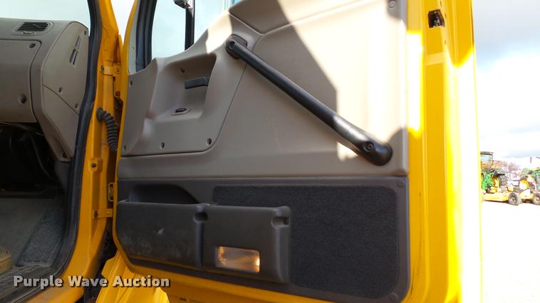 image for item DA1141 2003 Sterling L9500 dump truck