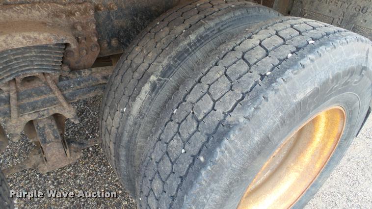 image for item DA1141 2003 Sterling L9500 dump truck