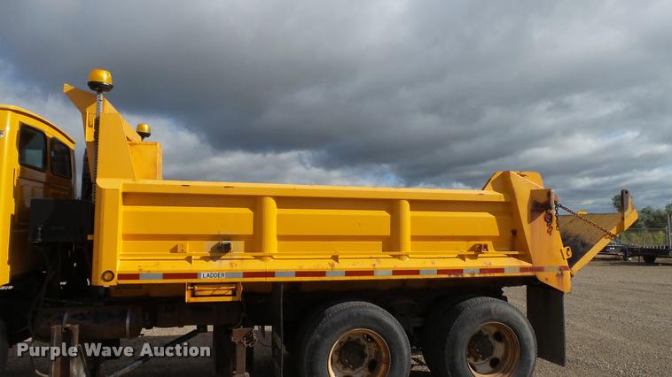 image for item DA1141 2003 Sterling L9500 dump truck