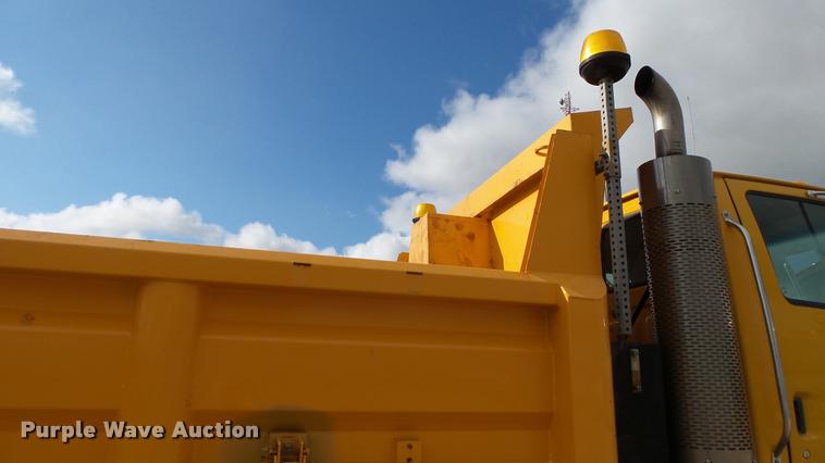 image for item DA1141 2003 Sterling L9500 dump truck