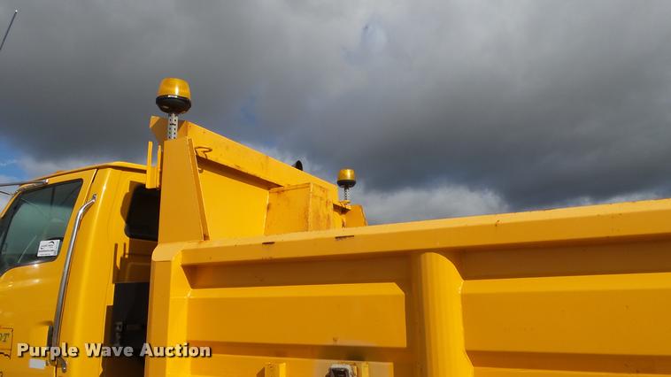 image for item DA1141 2003 Sterling L9500 dump truck