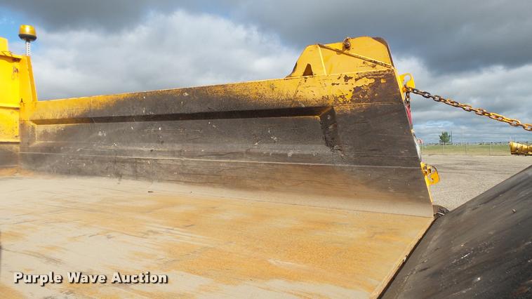 image for item DA1141 2003 Sterling L9500 dump truck