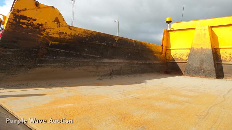 image for item DA1141 2003 Sterling L9500 dump truck