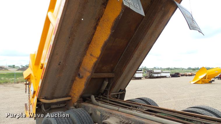 image for item DA1141 2003 Sterling L9500 dump truck