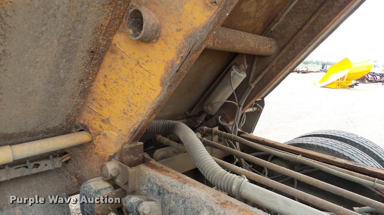 image for item DA1141 2003 Sterling L9500 dump truck
