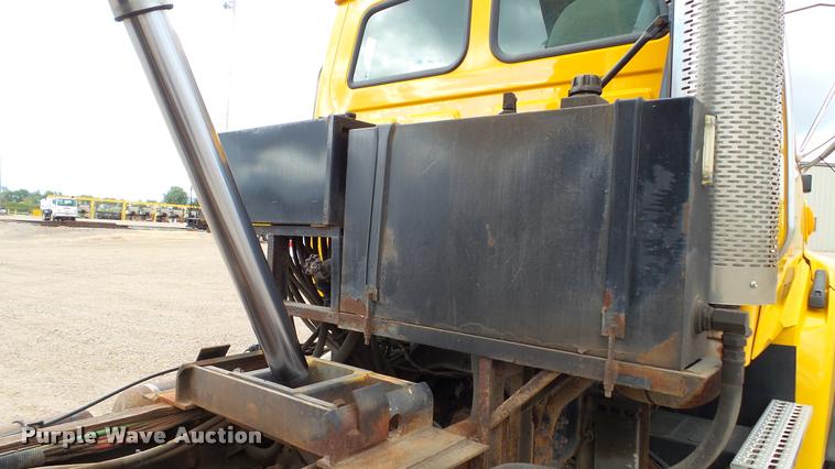 image for item DA1141 2003 Sterling L9500 dump truck