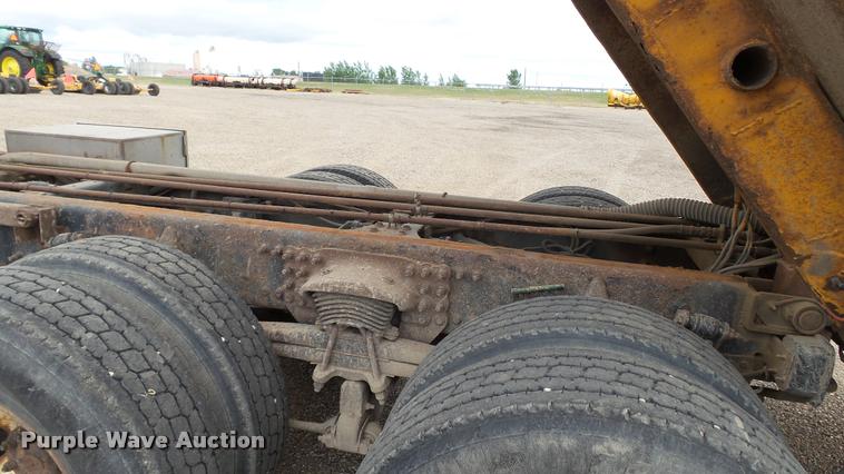 image for item DA1141 2003 Sterling L9500 dump truck