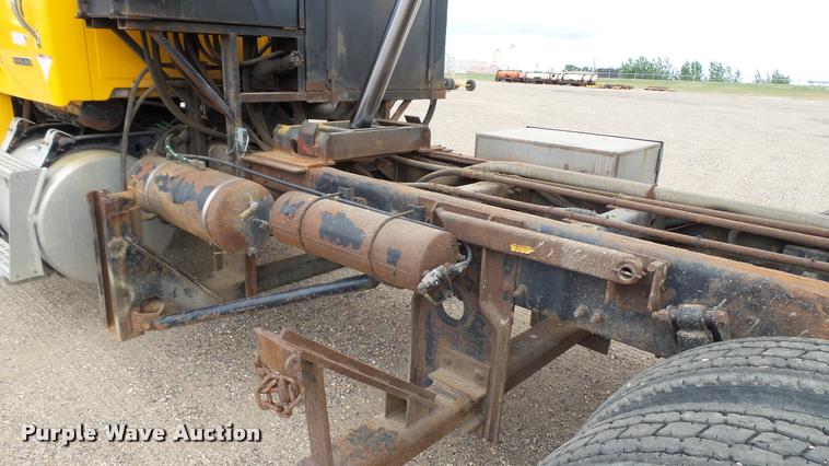 image for item DA1141 2003 Sterling L9500 dump truck