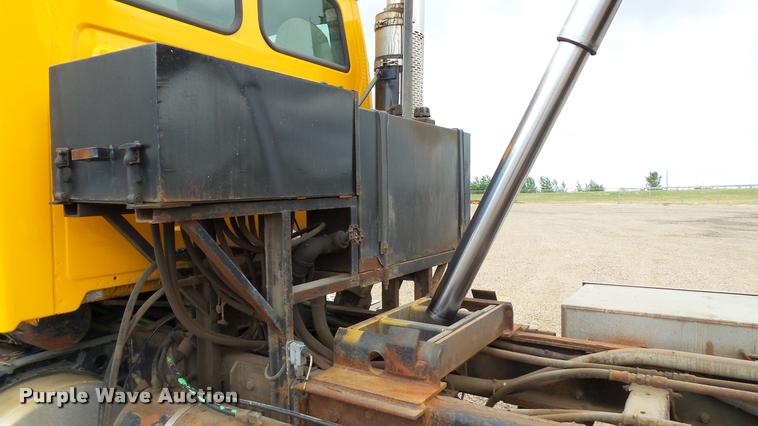 image for item DA1141 2003 Sterling L9500 dump truck