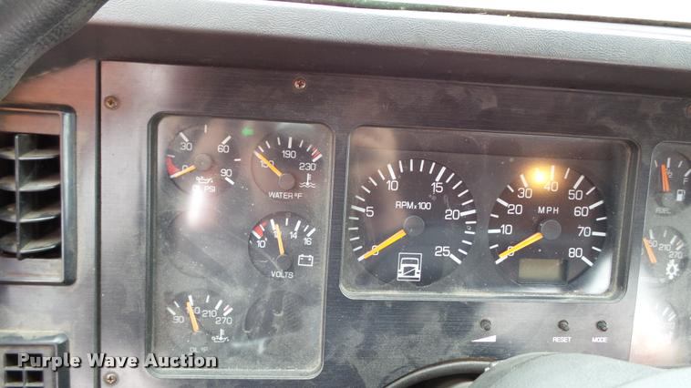 image for item DA1142 1993 Volvo WCM bridge inspection truck