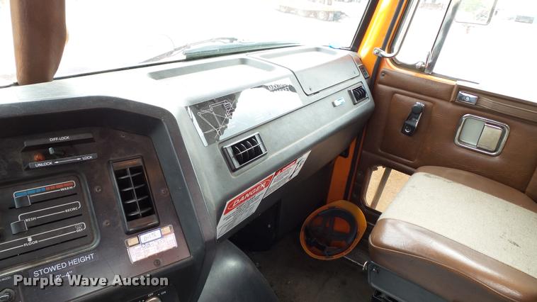 image for item DA1142 1993 Volvo WCM bridge inspection truck