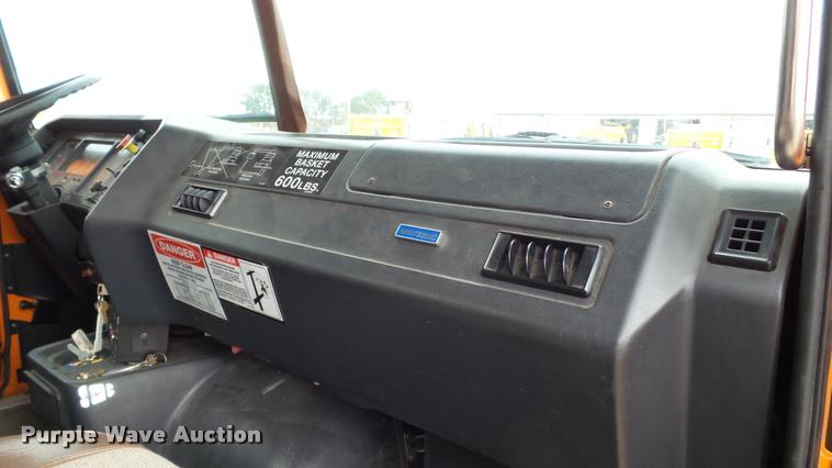 image for item DA1142 1993 Volvo WCM bridge inspection truck