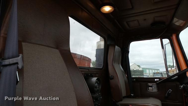 image for item DA1142 1993 Volvo WCM bridge inspection truck