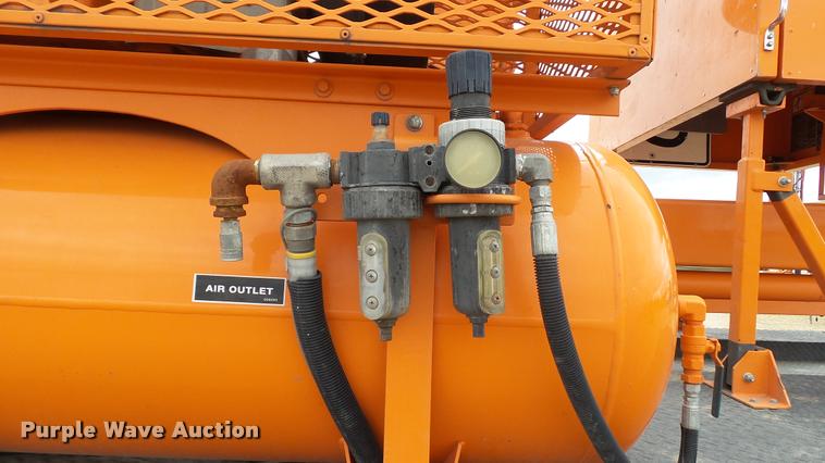 image for item DA1142 1993 Volvo WCM bridge inspection truck