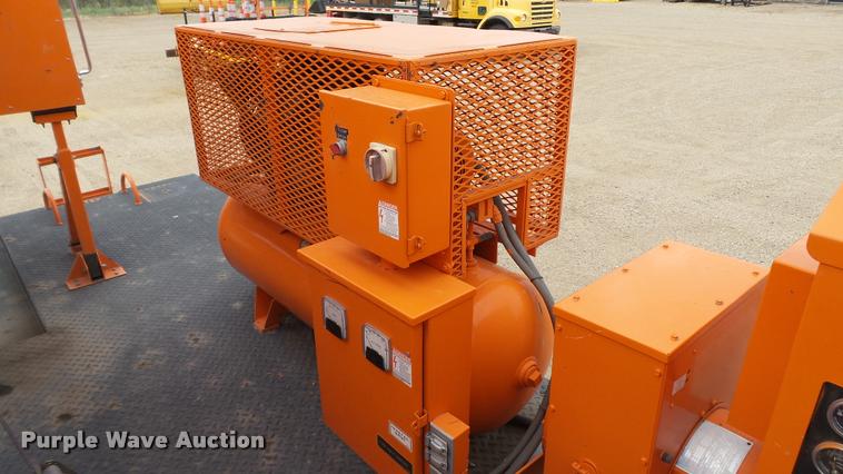 image for item DA1142 1993 Volvo WCM bridge inspection truck