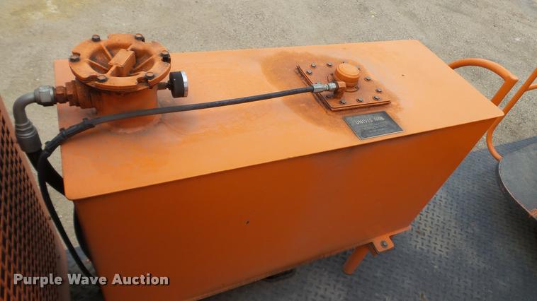 image for item DA1142 1993 Volvo WCM bridge inspection truck