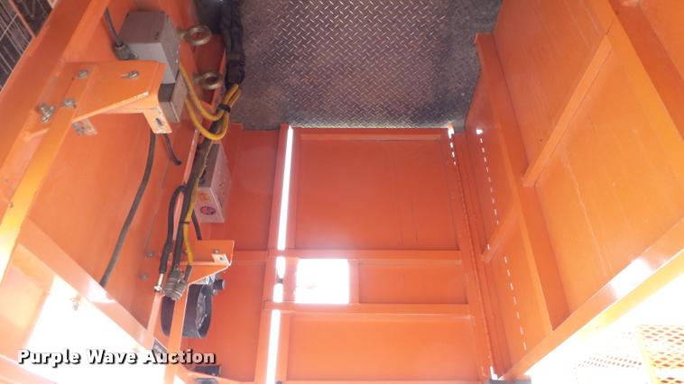 image for item DA1142 1993 Volvo WCM bridge inspection truck