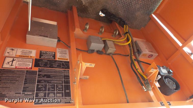 image for item DA1142 1993 Volvo WCM bridge inspection truck