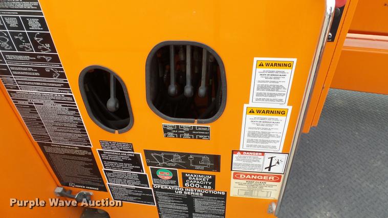 image for item DA1142 1993 Volvo WCM bridge inspection truck