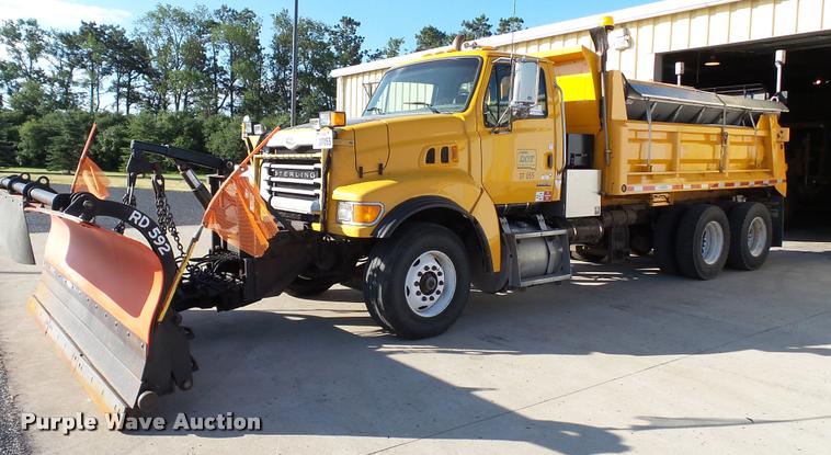 image for item DA1153 2003 Sterling L9500 dump truck