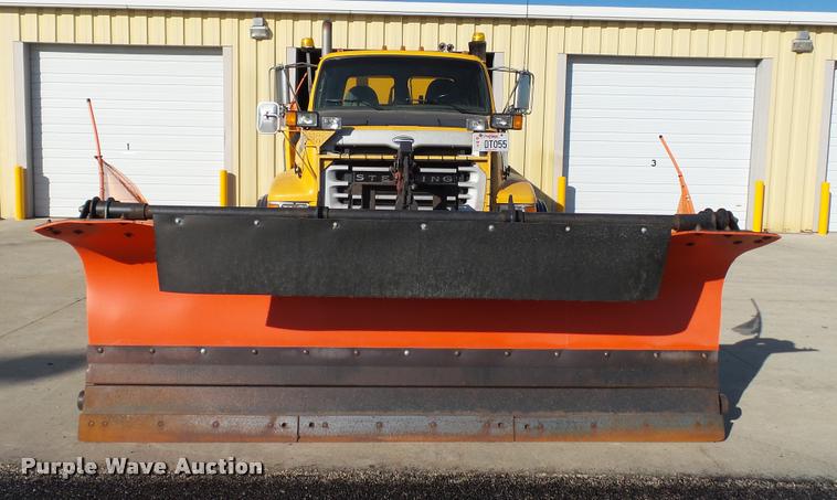 image for item DA1153 2003 Sterling L9500 dump truck
