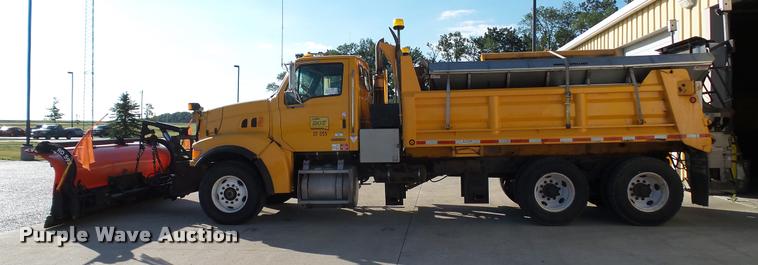 image for item DA1153 2003 Sterling L9500 dump truck