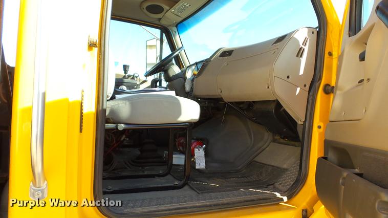 image for item DA1153 2003 Sterling L9500 dump truck