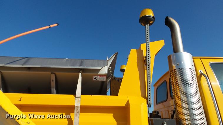 image for item DA1153 2003 Sterling L9500 dump truck