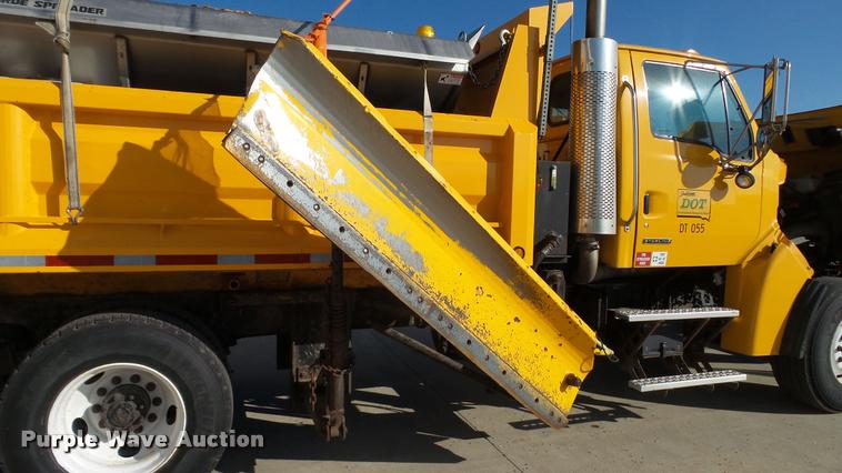 image for item DA1153 2003 Sterling L9500 dump truck