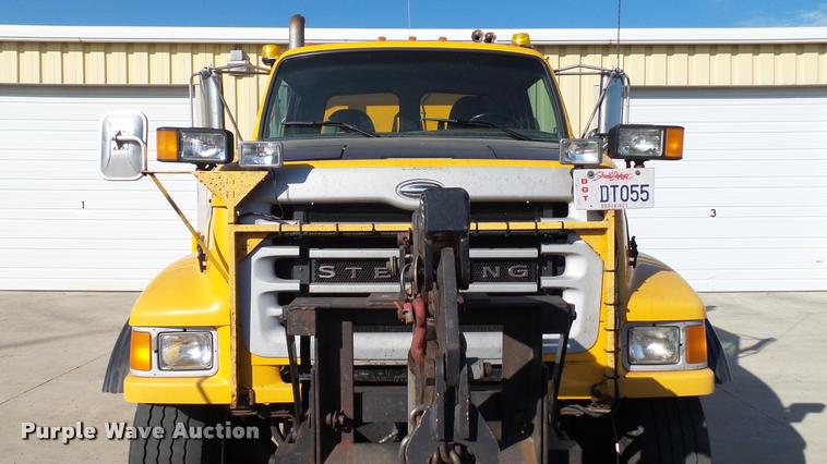 image for item DA1153 2003 Sterling L9500 dump truck