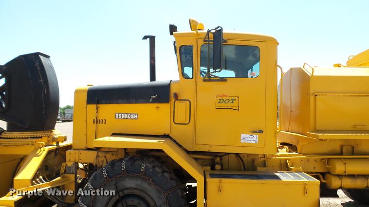 image for item DB9328 1988 Oshkosh W700-15-R snow blower truck