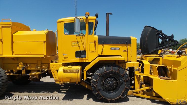 image for item DB9328 1988 Oshkosh W700-15-R snow blower truck