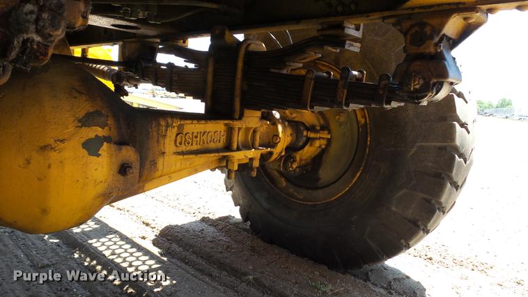 image for item DB9328 1988 Oshkosh W700-15-R snow blower truck