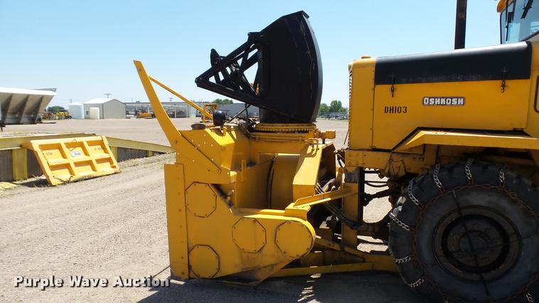 image for item DB9328 1988 Oshkosh W700-15-R snow blower truck