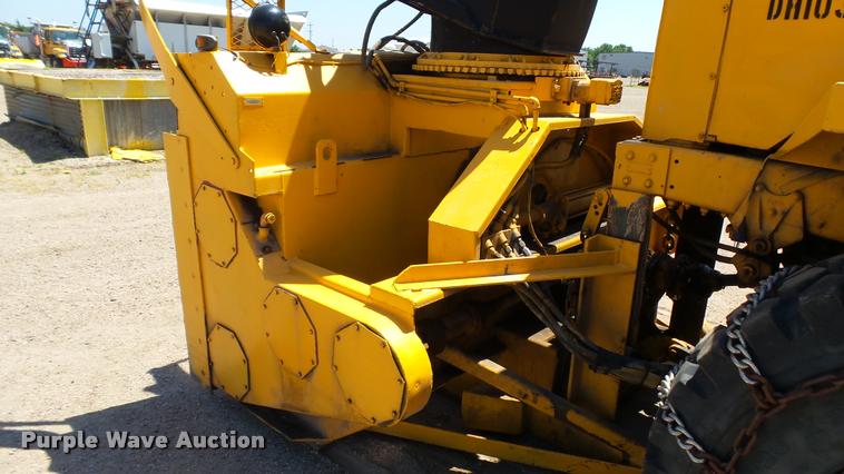 image for item DB9328 1988 Oshkosh W700-15-R snow blower truck