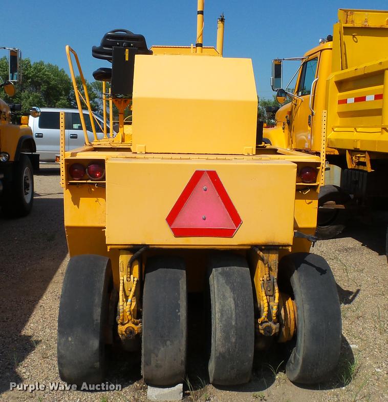 image for item DB9330 1982 Ferguson SP912 pneumatic roller