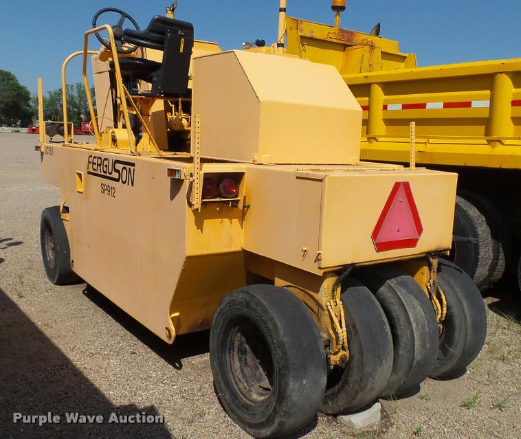 image for item DB9330 1982 Ferguson SP912 pneumatic roller