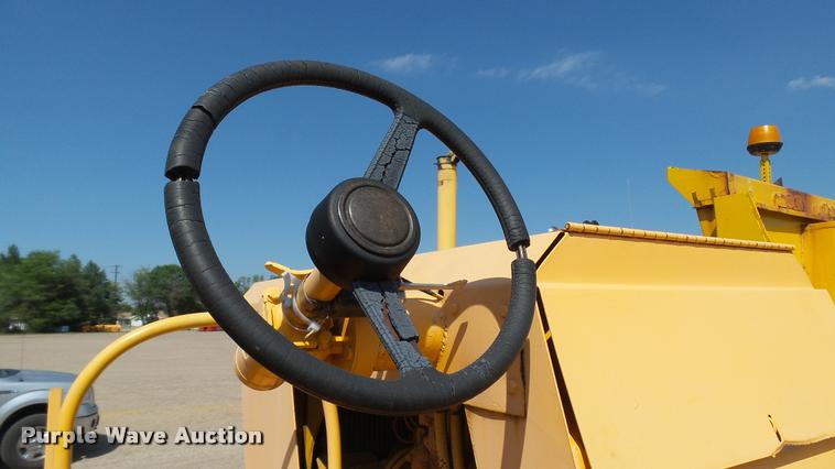 image for item DB9330 1982 Ferguson SP912 pneumatic roller