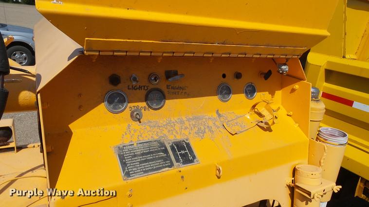 image for item DB9330 1982 Ferguson SP912 pneumatic roller