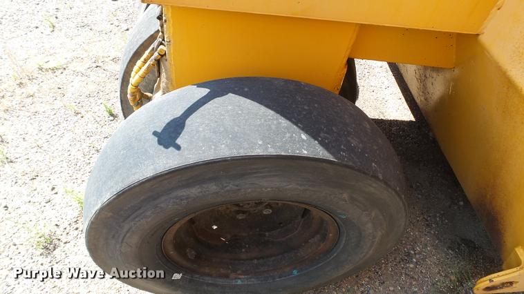 image for item DB9330 1982 Ferguson SP912 pneumatic roller