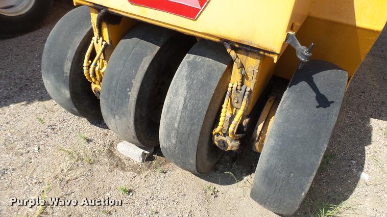 image for item DB9330 1982 Ferguson SP912 pneumatic roller