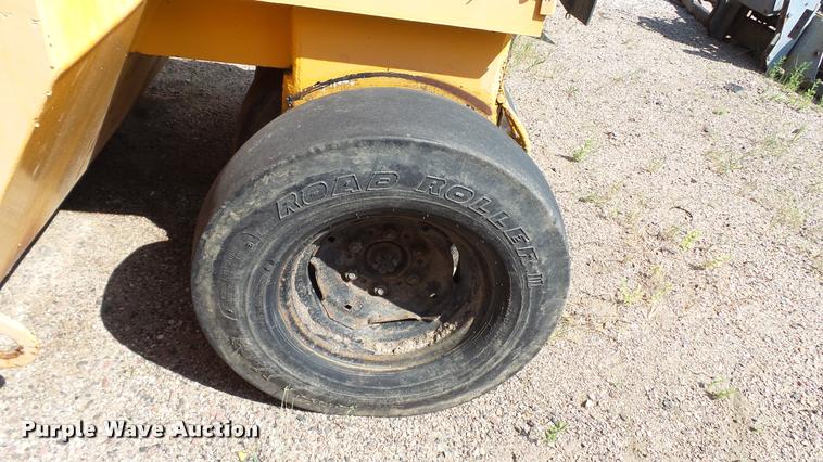 image for item DB9330 1982 Ferguson SP912 pneumatic roller