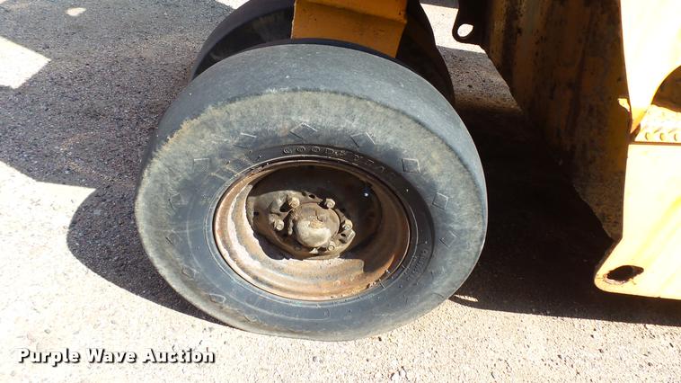 image for item DB9330 1982 Ferguson SP912 pneumatic roller